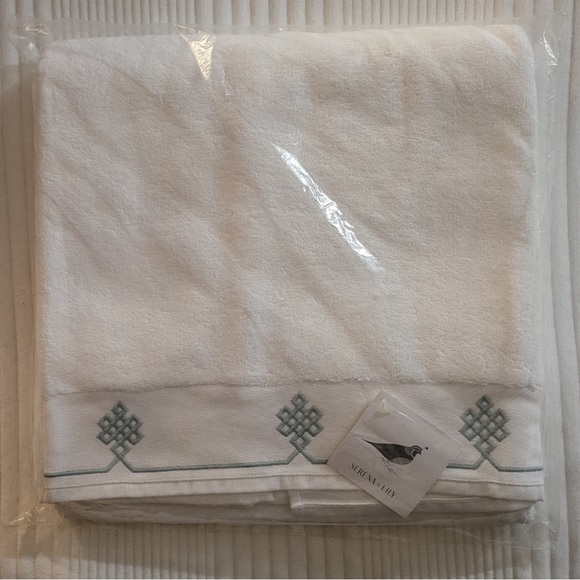 BNWT Aqua Gobi Bath Towel - Picture 2 of 3
